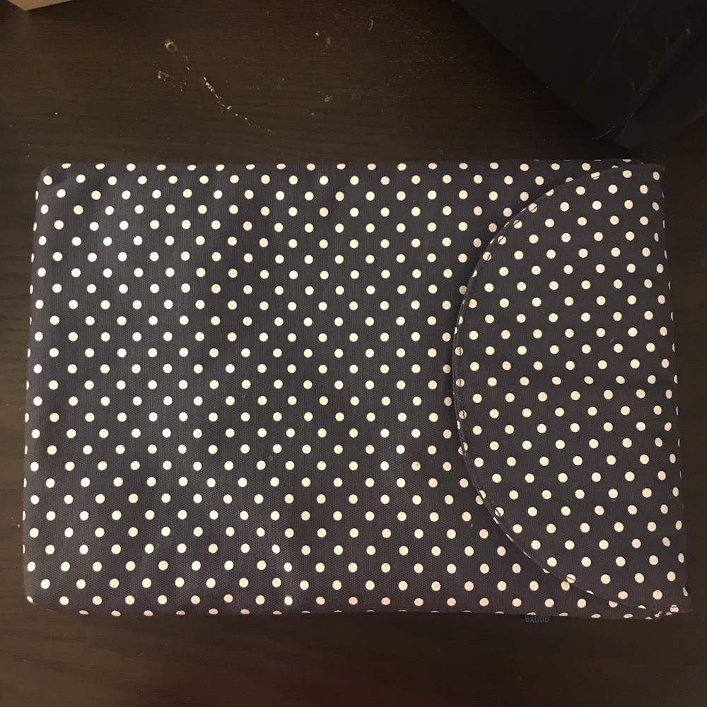 BAGGU Navy Polka Dot Laptop Case (fits up to 15”)